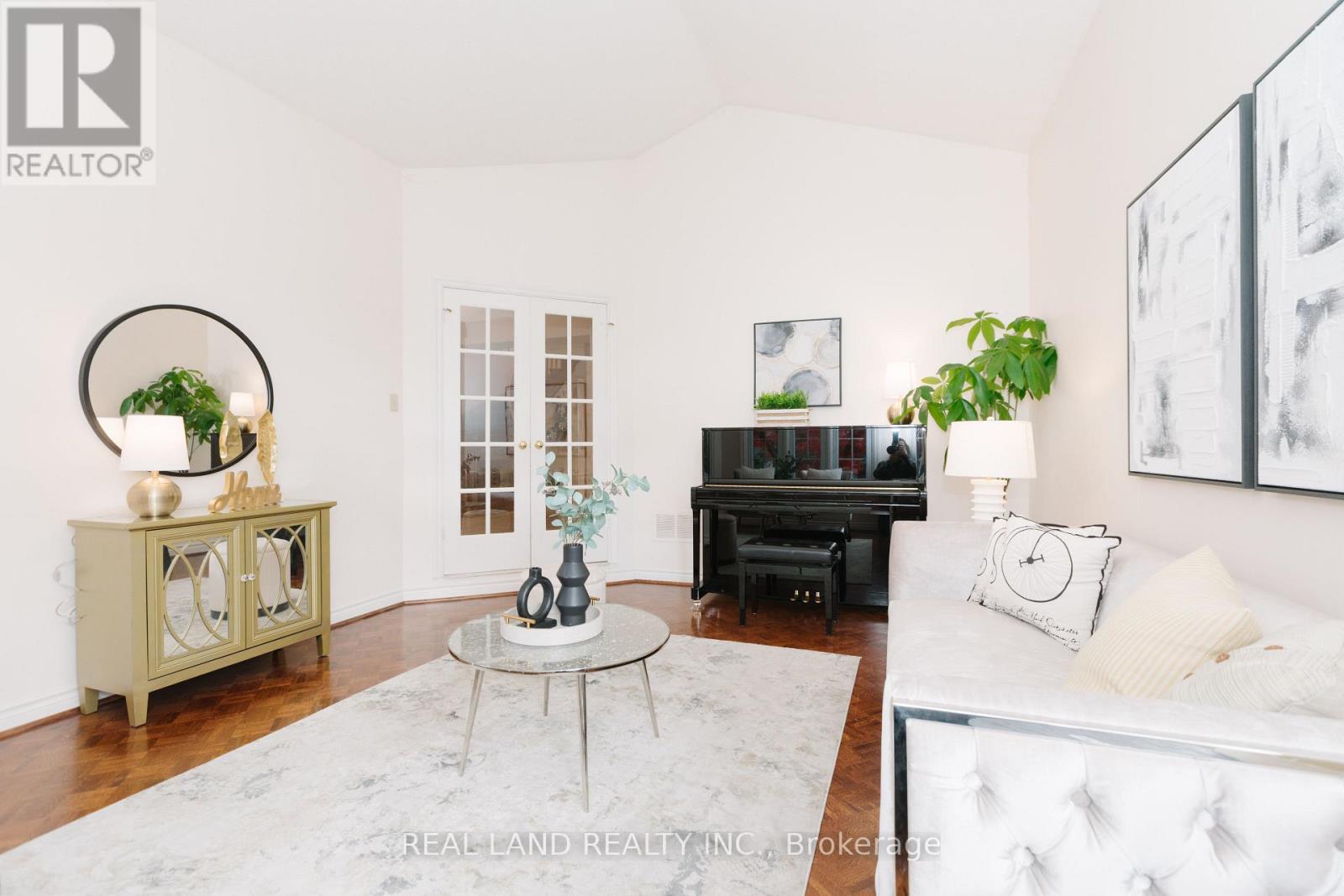 6 Mcgee Crescent, Aurora, Ontario  L4G 6L8 - Photo 7 - N12530122