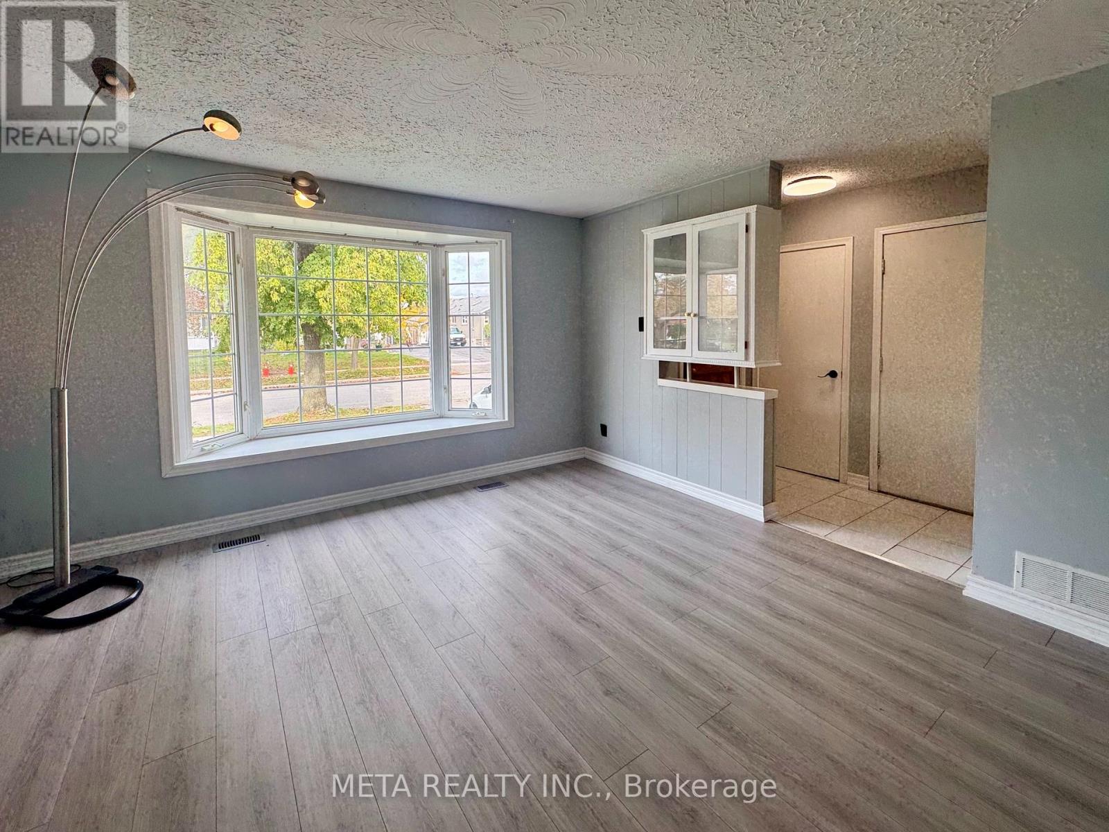 29 Monterrey Drive, Toronto, Ontario  M9V 1S7 - Photo 4 - W12482769