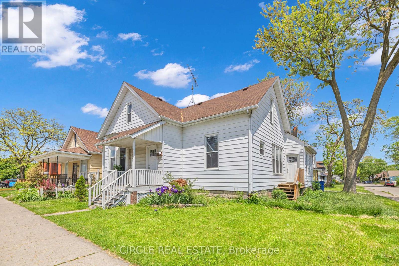 294 Louis Avenue, Windsor, Ontario  N9A 1W2 - Photo 2 - X12525688