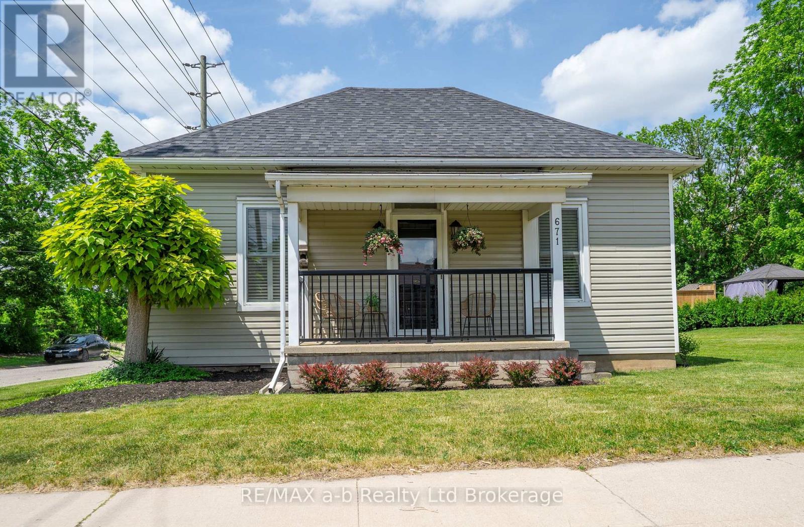 671 Henry Street, Woodstock, Ontario  N4S 1Y2 - Photo 2 - X12530190