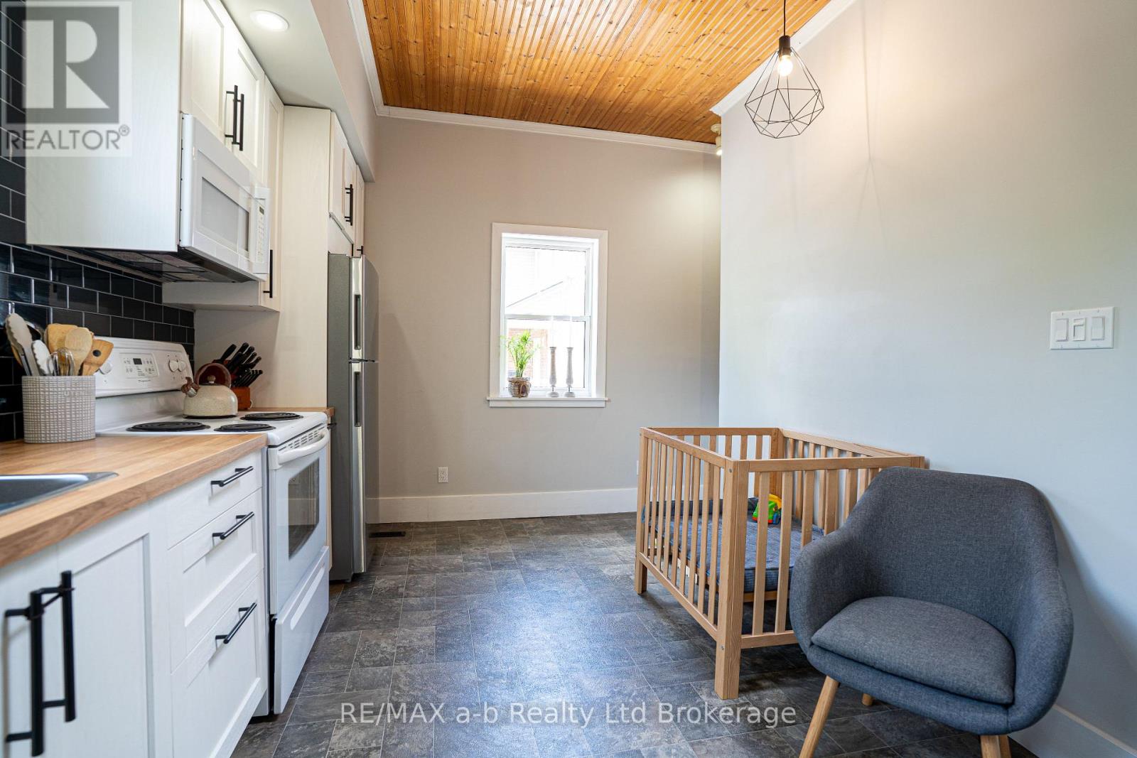 671 Henry Street, Woodstock, Ontario  N4S 1Y2 - Photo 4 - X12530190