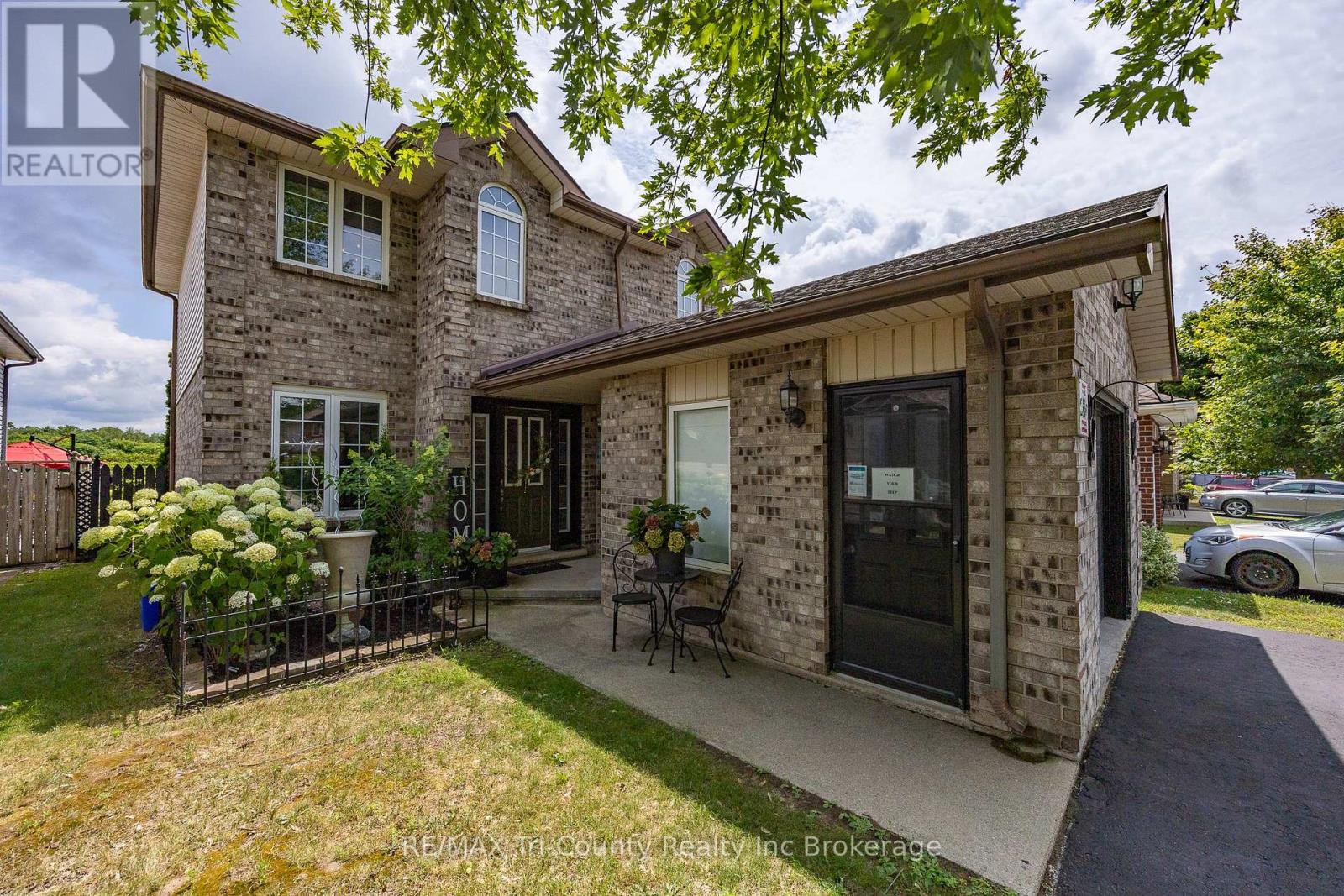 21 Kara Lane, Tillsonburg, Ontario  N4G 5M3 - Photo 2 - X12530286