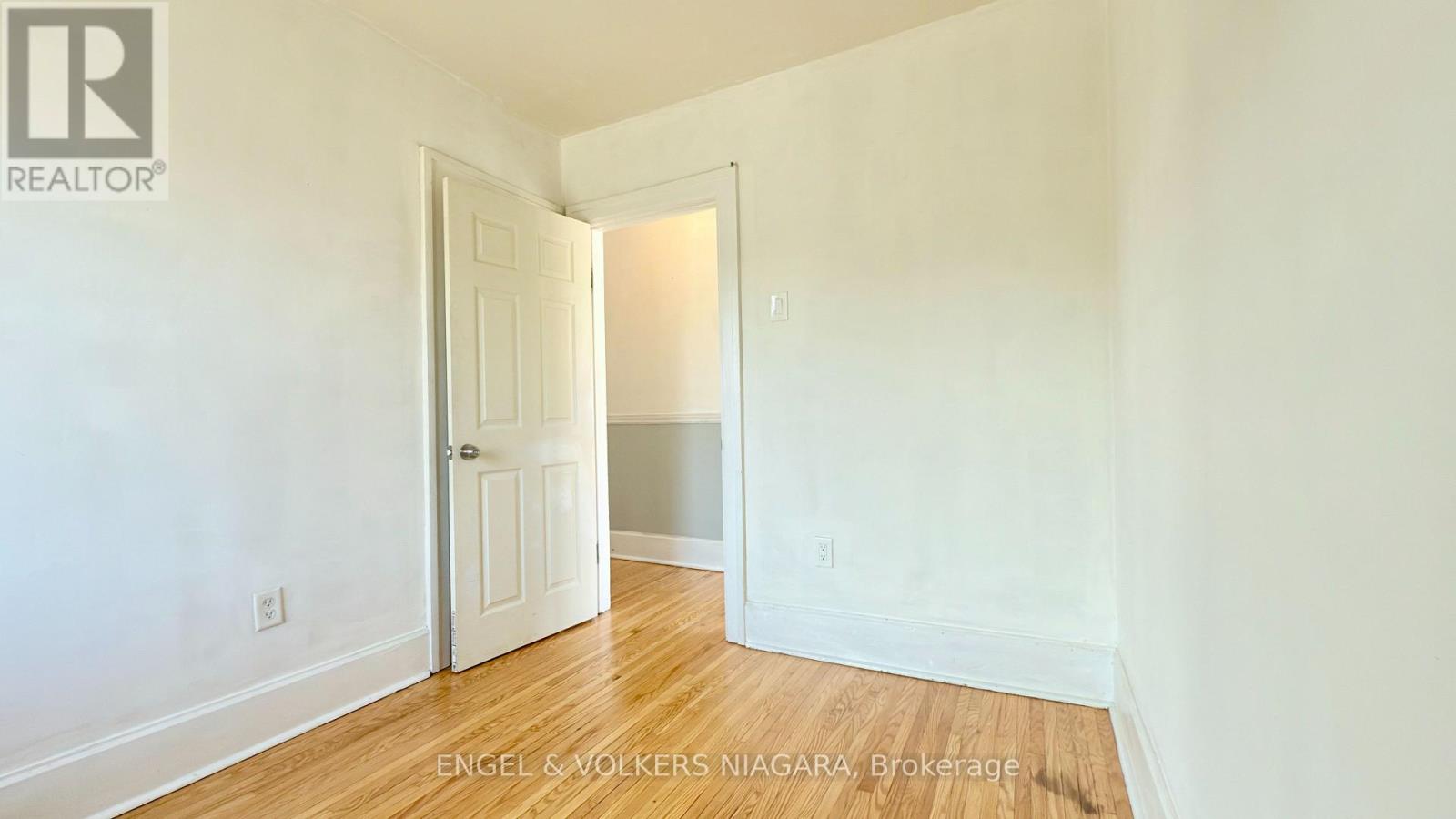 5038 Huron Street, Niagara Falls, Ontario  L2E 2J7 - Photo 11 - X12530246