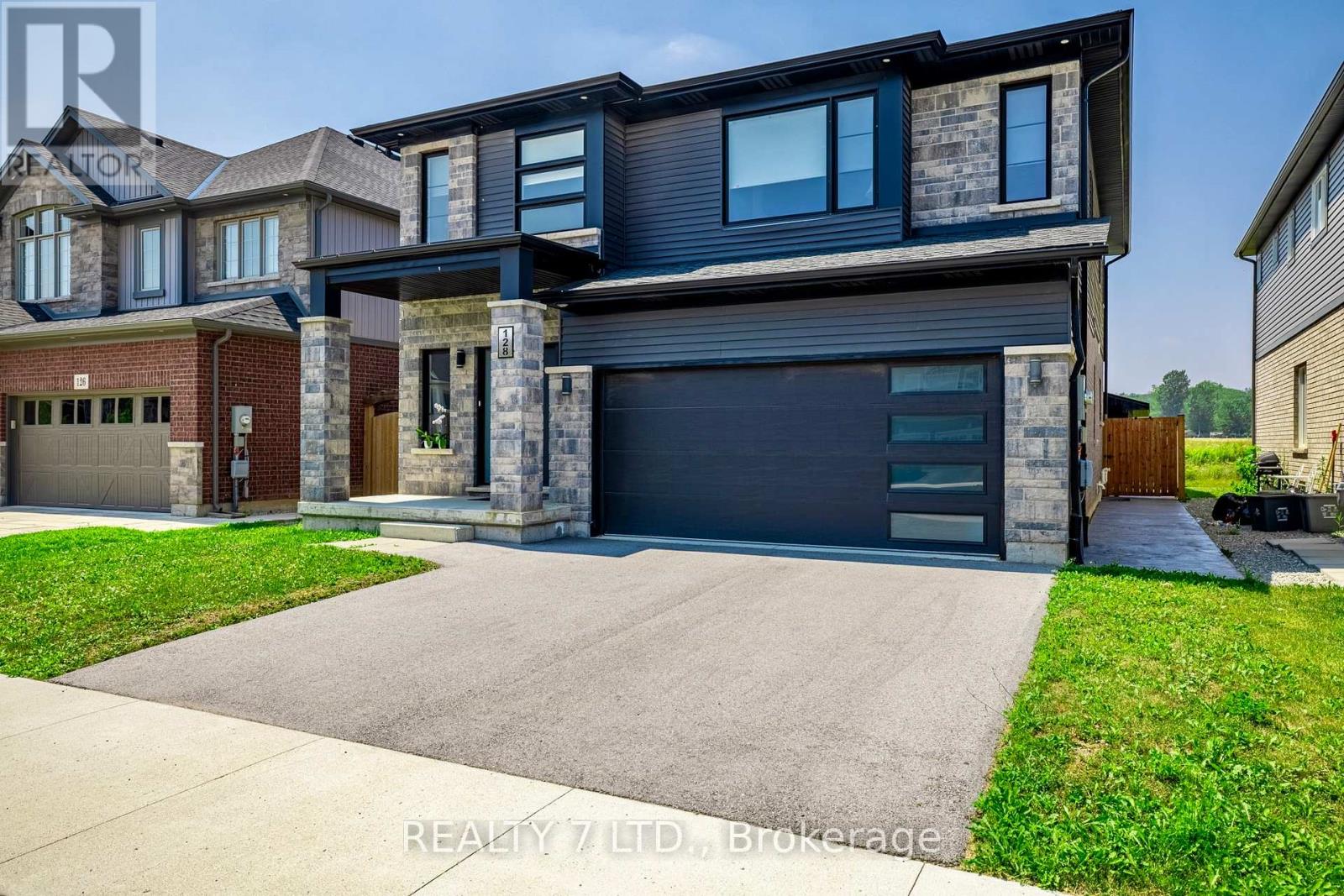 128 Susan Drive, Pelham, Ontario  L0S 1E6 - Photo 1 - X12530328