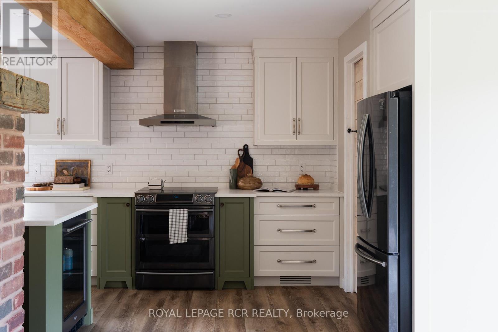 16357 Mountainview Road, Caledon, Ontario  L7C 2V7 - Photo 4 - W12530094