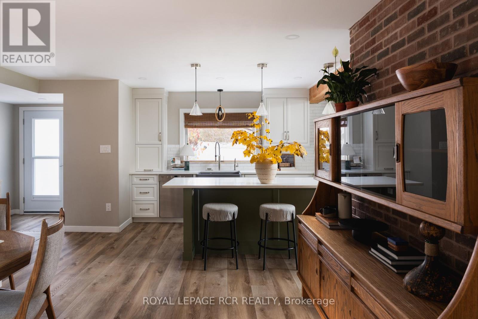 16357 Mountainview Road, Caledon, Ontario  L7C 2V7 - Photo 5 - W12530094