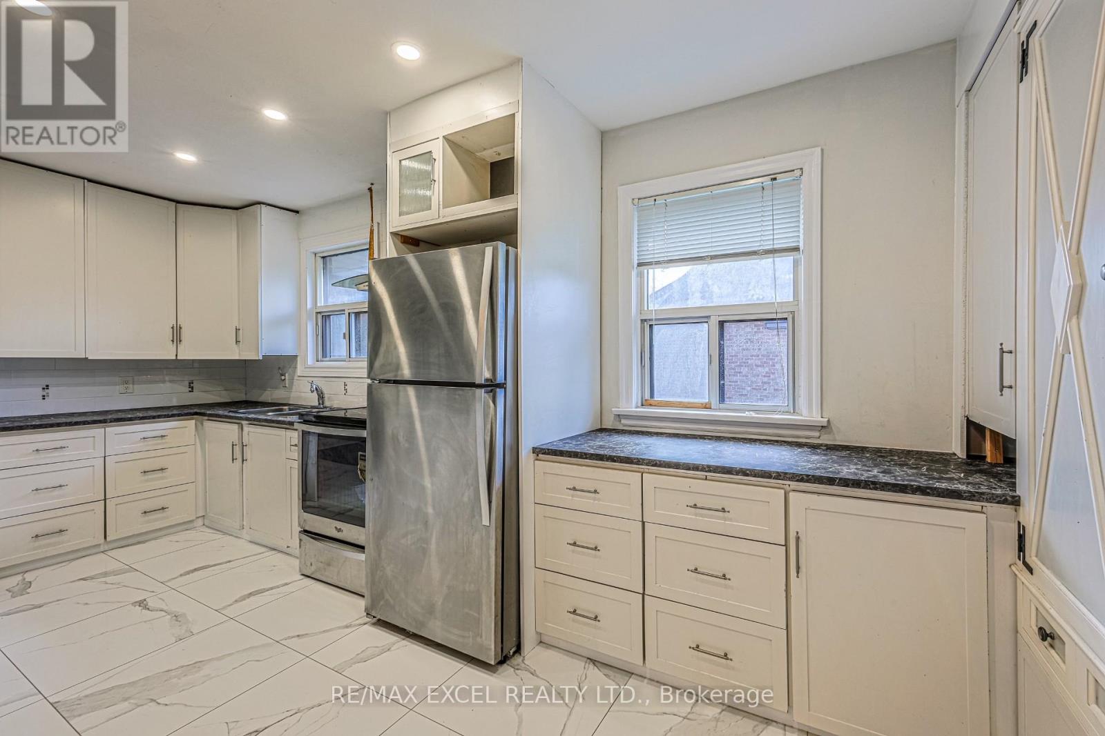 90 Flamborough Drive E, Toronto, Ontario  M6M 2R8 - Photo 8 - W12530116