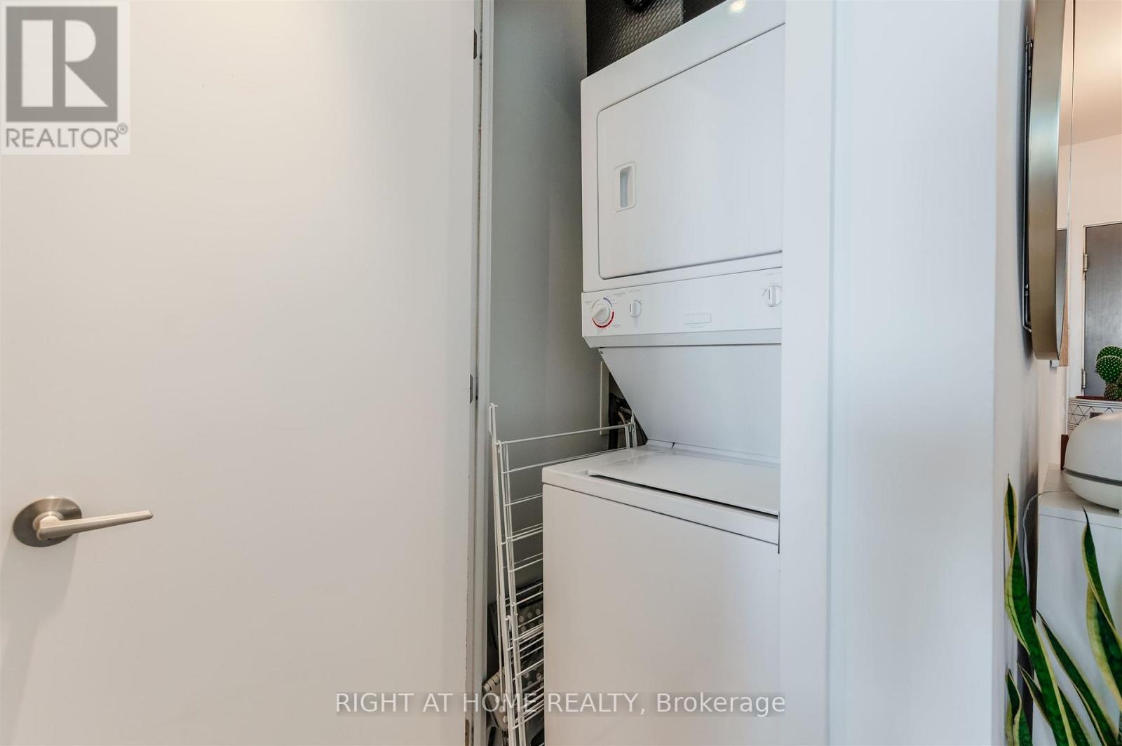 2616 - 103 The Queensway Avenue, Toronto, Ontario  M6S 5B3 - Photo 18 - W12530118