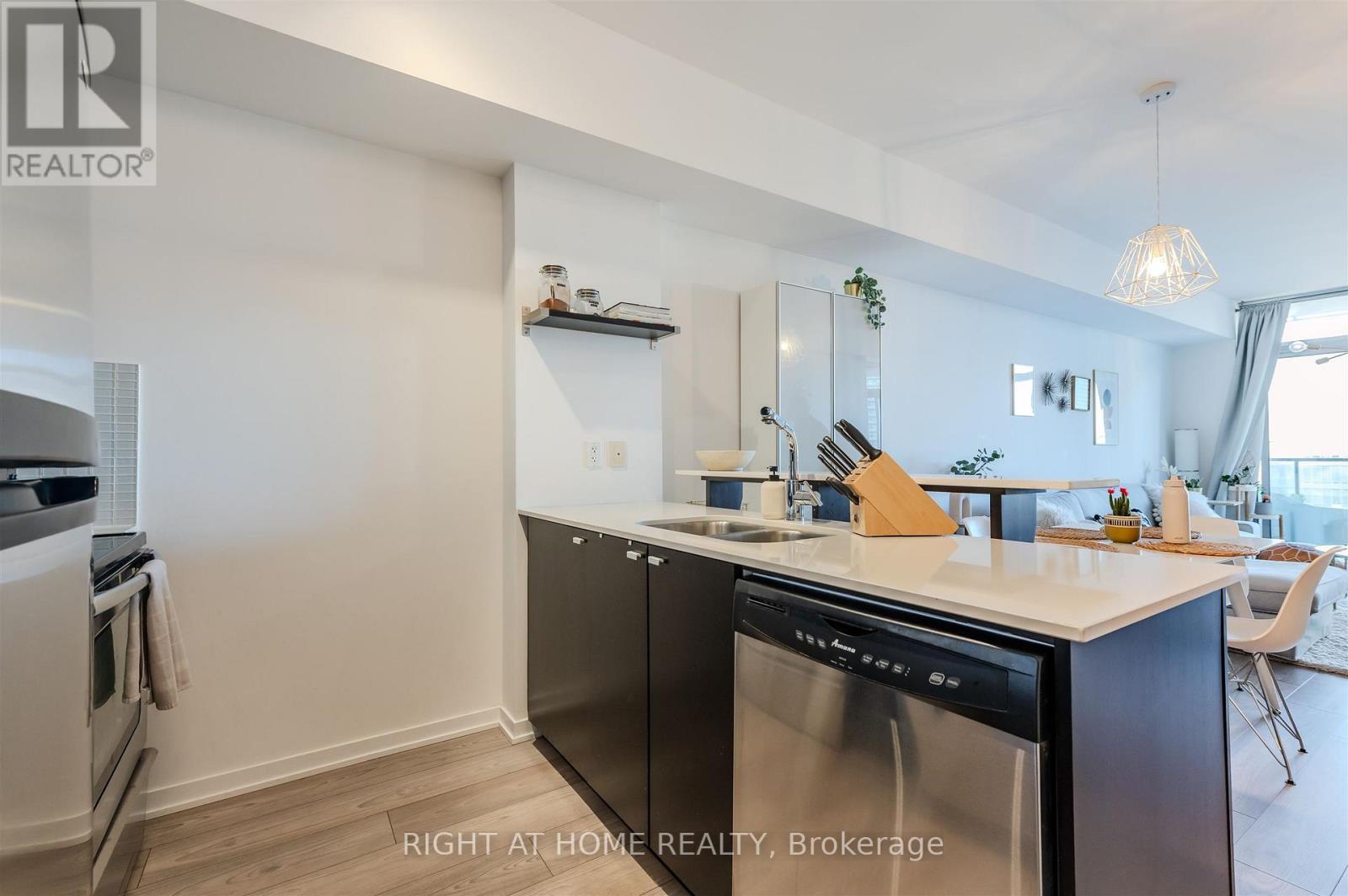 2616 - 103 The Queensway Avenue, Toronto, Ontario  M6S 5B3 - Photo 6 - W12530118