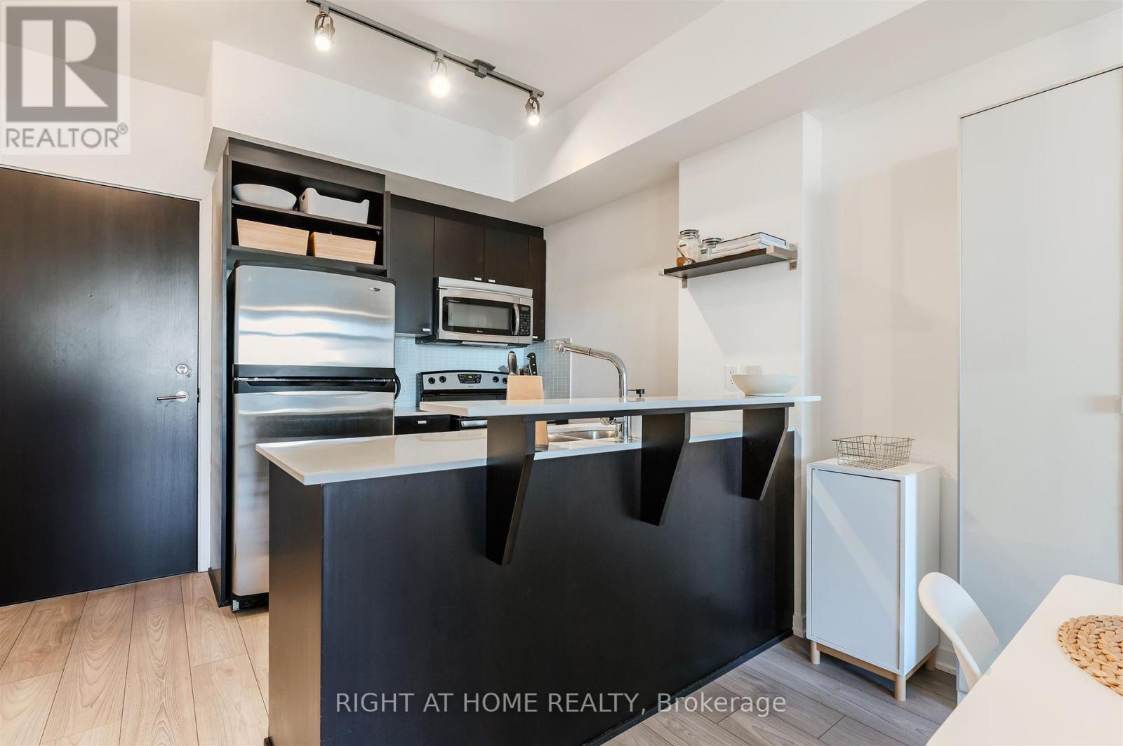 2616 - 103 The Queensway Avenue, Toronto, Ontario  M6S 5B3 - Photo 7 - W12530118