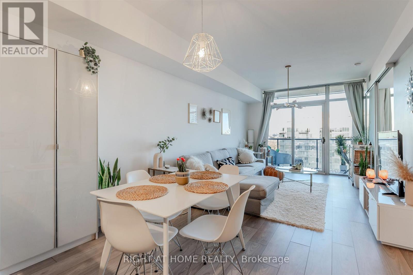 2616 - 103 The Queensway Avenue, Toronto, Ontario  M6S 5B3 - Photo 9 - W12530118