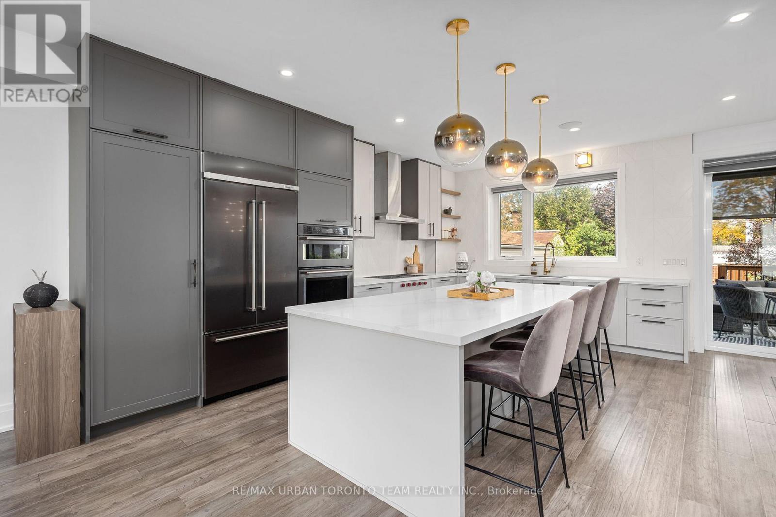 58 Manitoba Street, Toronto, Ontario  M8Y 1C9 - Photo 8 - W12530120