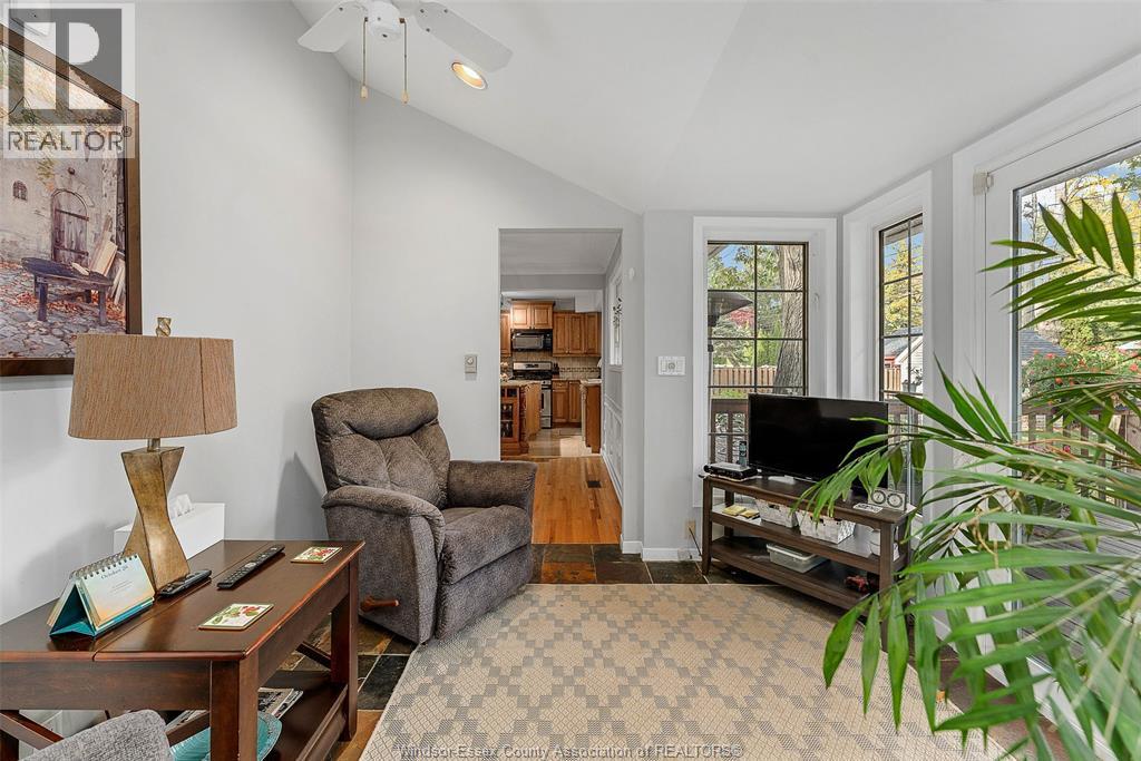 3348 Randolph, Windsor, Ontario  N9E 3E7 - Photo 12 - 25028512