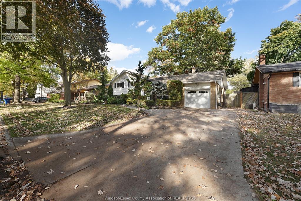 3348 Randolph, Windsor, Ontario  N9E 3E7 - Photo 2 - 25028512