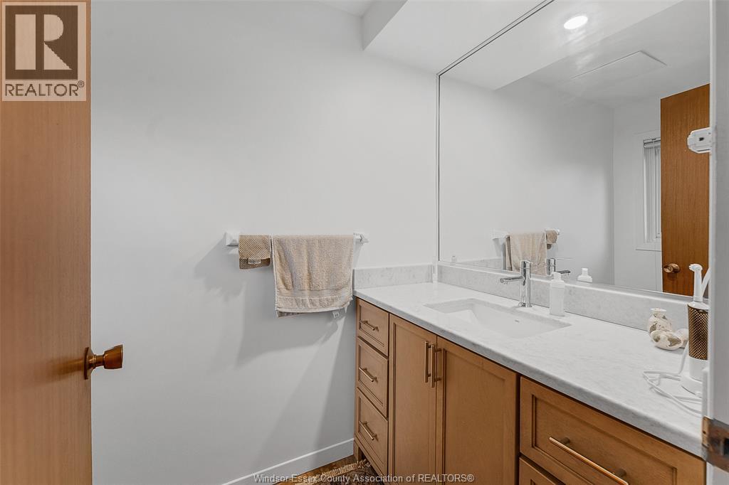 3348 Randolph, Windsor, Ontario  N9E 3E7 - Photo 27 - 25028512