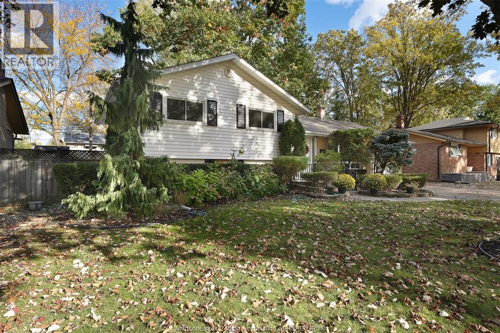3348 Randolph, Windsor, Ontario  N9E 3E7 - Photo 3 - 25028512