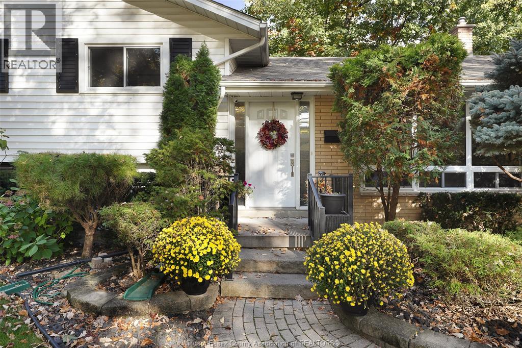 3348 Randolph, Windsor, Ontario  N9E 3E7 - Photo 4 - 25028512