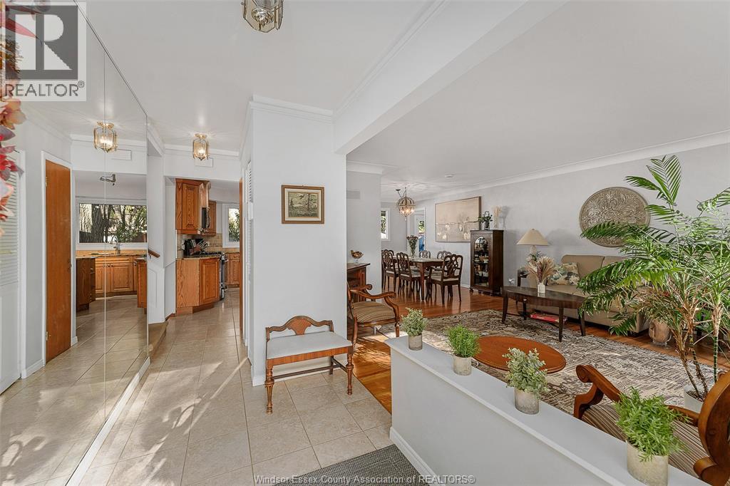 3348 Randolph, Windsor, Ontario  N9E 3E7 - Photo 5 - 25028512