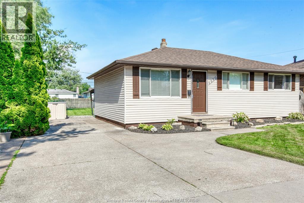 2980 Clemenceau, Windsor, Ontario  N8T 2R1 - Photo 3 - 25028494