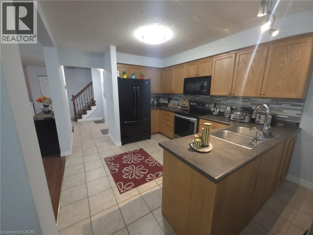 348 Thomas Slee Drive, Kitchener, Ontario  N2P 2X5 - Photo 8 - 40785377