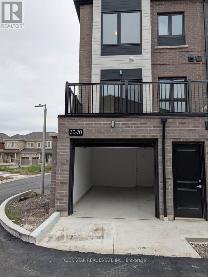 30 - 70 Kenesky Drive, Hamilton, Ontario  L8B 1Y4 - Photo 2 - X12530124