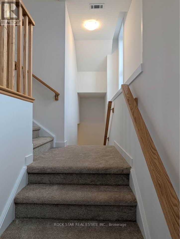 30 - 70 Kenesky Drive, Hamilton, Ontario  L8B 1Y4 - Photo 4 - X12530124