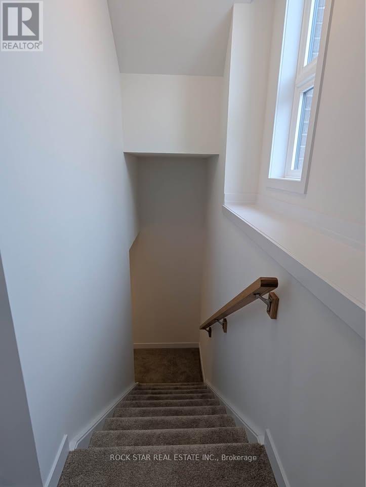 30 - 70 Kenesky Drive, Hamilton, Ontario  L8B 1Y4 - Photo 5 - X12530124