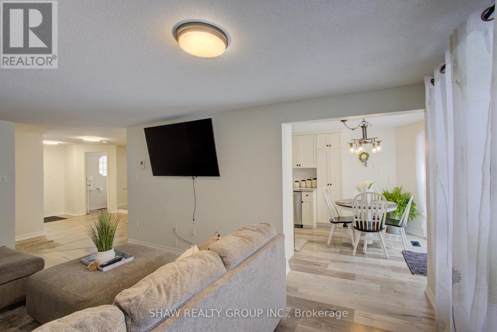 164 Tait Crescent, Centre Wellington, Ontario  N1M 3P5 - Photo 11 - X12530156