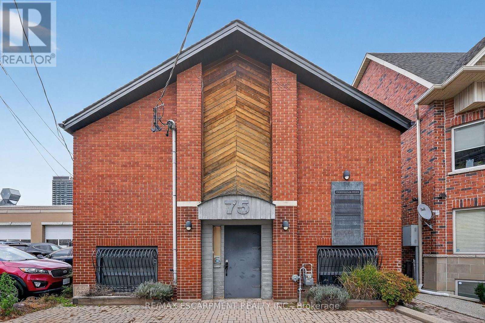 75 YOUNG STREET, Hamilton, Ontario