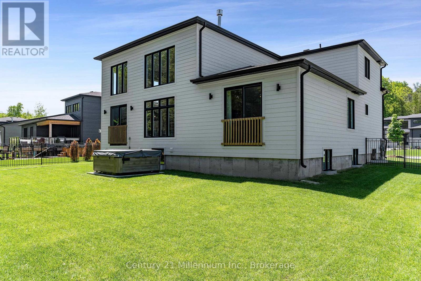 107 Tekiah Road, Blue Mountains, Ontario  N0H 1J0 - Photo 3 - X12530364