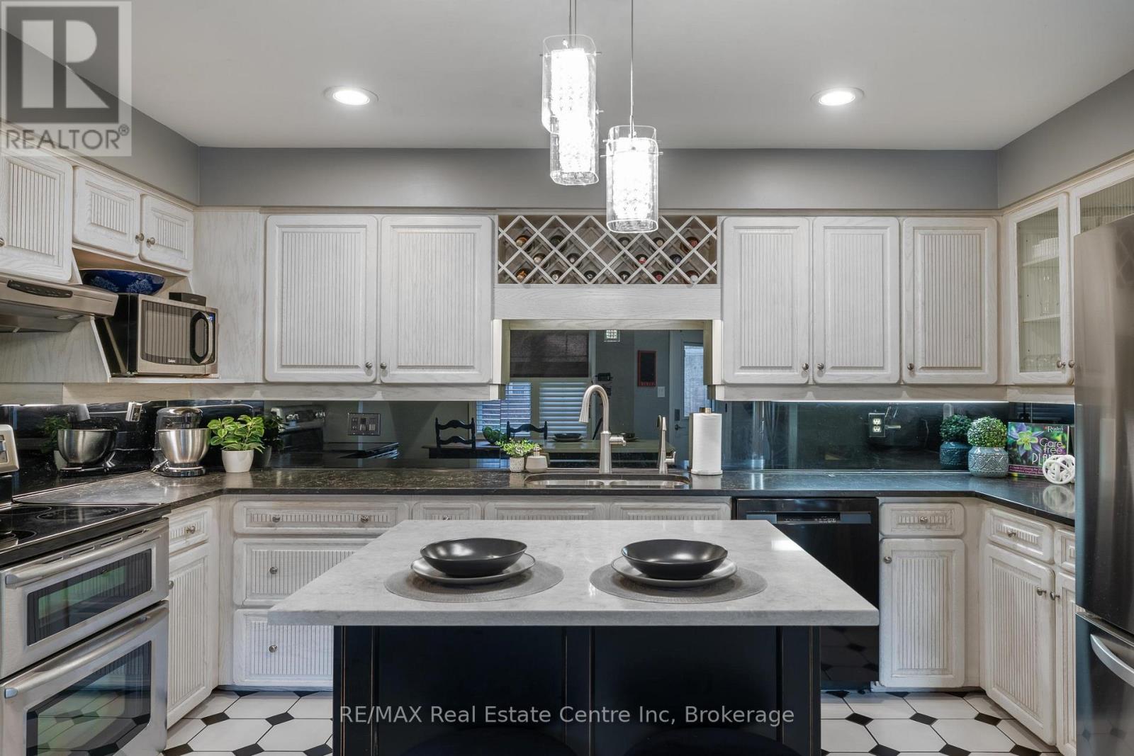 3 - 94 Woodlawn Road E, Guelph, Ontario  N1E 1B7 - Photo 3 - X12530370