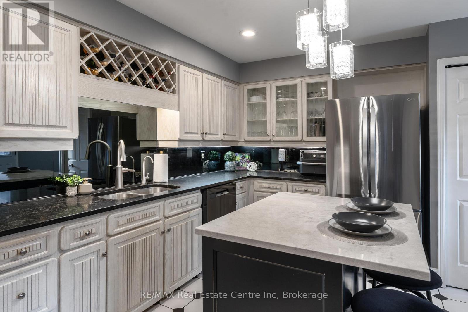 3 - 94 Woodlawn Road E, Guelph, Ontario  N1E 1B7 - Photo 5 - X12530370