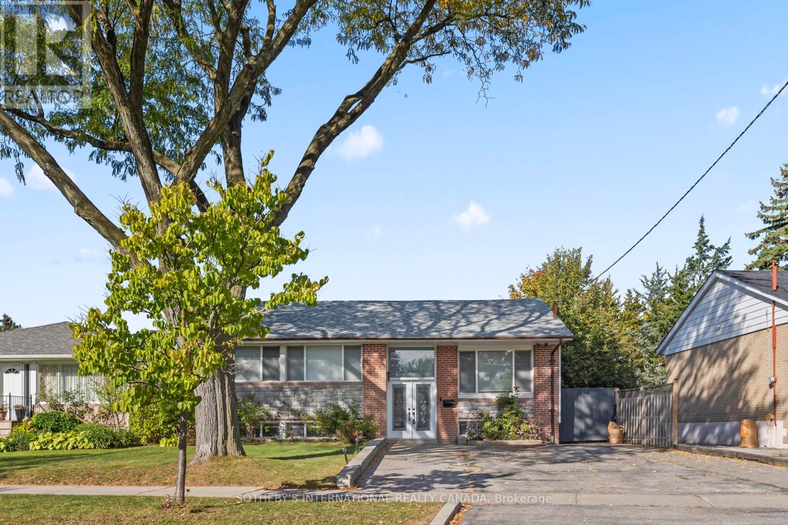 108 Lynedock Crescent, Toronto, Ontario  M3A 2B1 - Photo 2 - C12497384