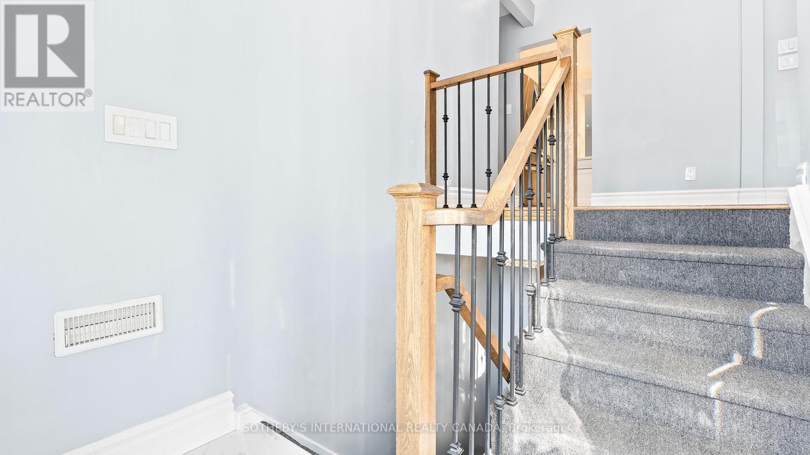 108 Lynedock Crescent, Toronto, Ontario  M3A 2B1 - Photo 4 - C12497384