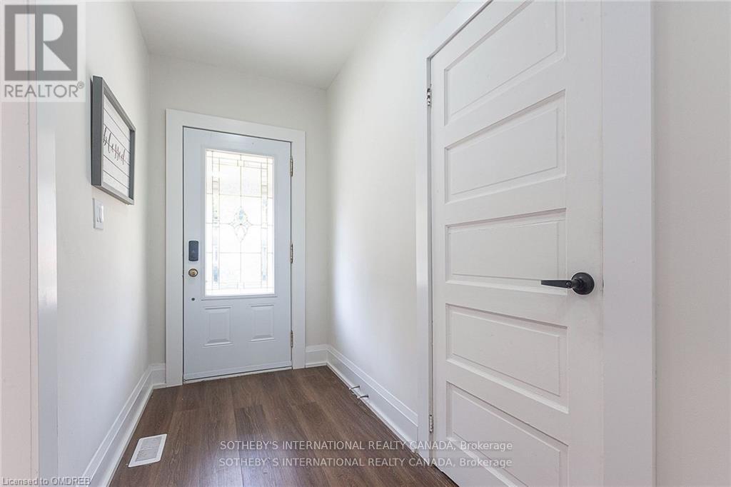 1842 Balsam Avenue, Mississauga, Ontario  L5J 1L2 - Photo 2 - W12445874