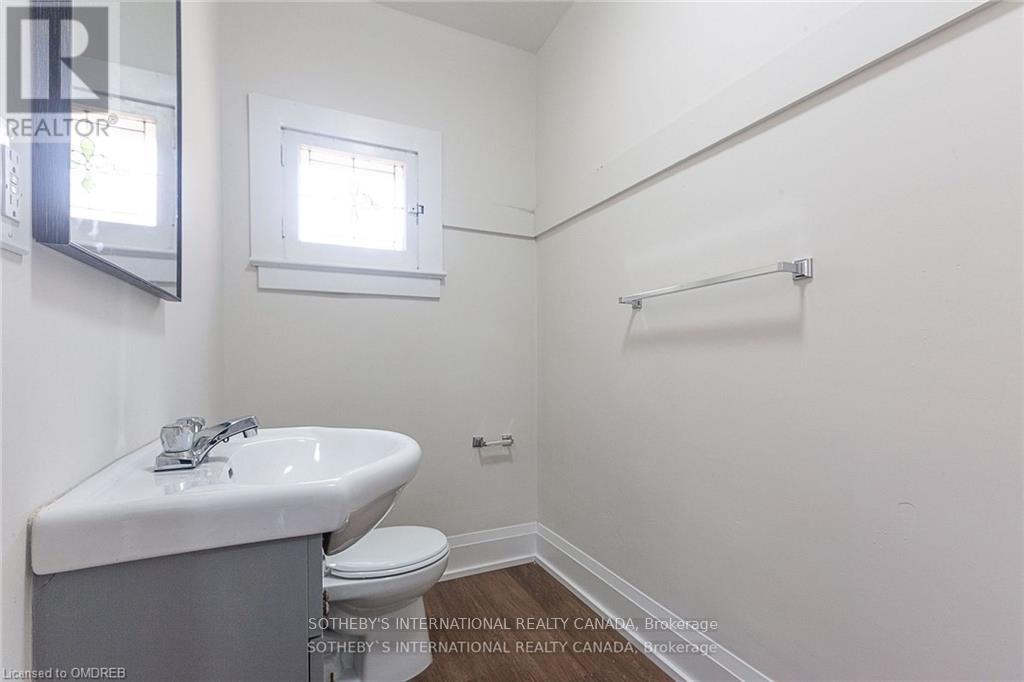 1842 Balsam Avenue, Mississauga, Ontario  L5J 1L2 - Photo 15 - W12445874