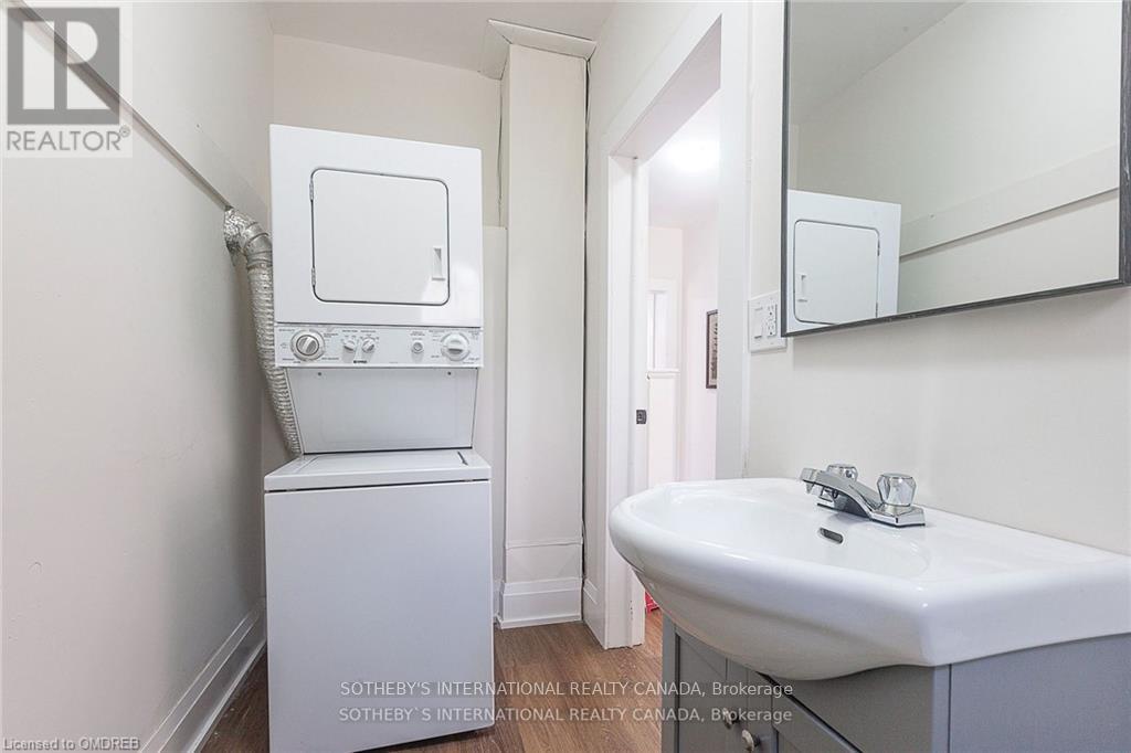 1842 Balsam Avenue, Mississauga, Ontario  L5J 1L2 - Photo 16 - W12445874