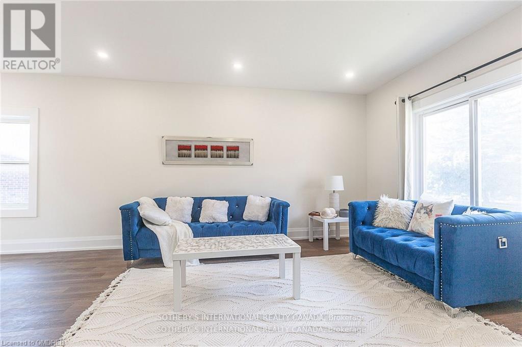 1842 Balsam Avenue, Mississauga, Ontario  L5J 1L2 - Photo 4 - W12445874