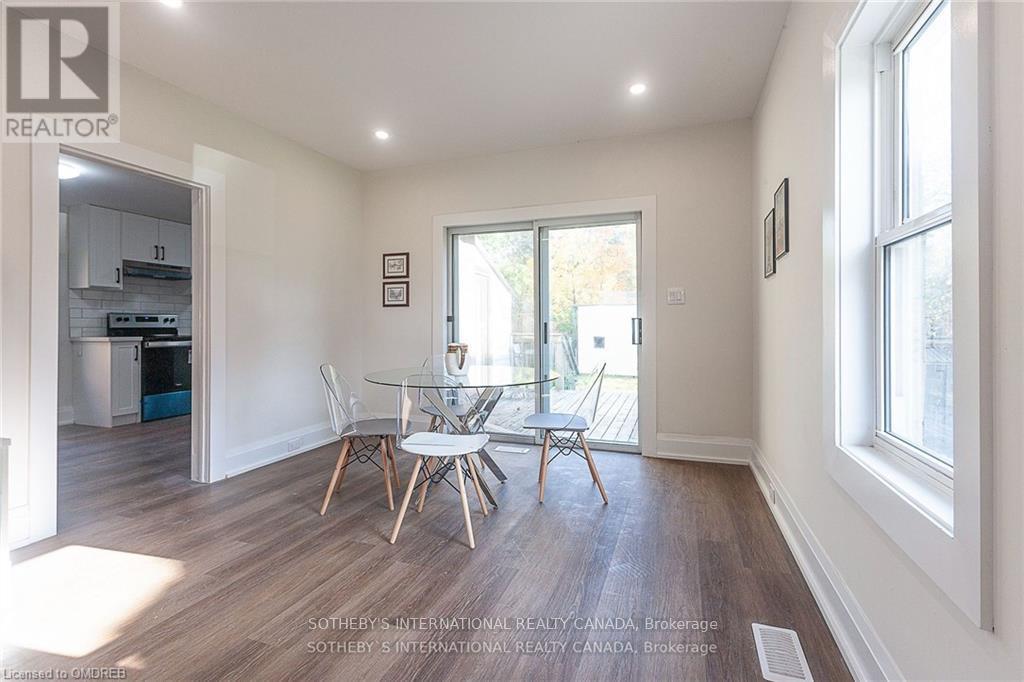 1842 Balsam Avenue, Mississauga, Ontario  L5J 1L2 - Photo 8 - W12445874