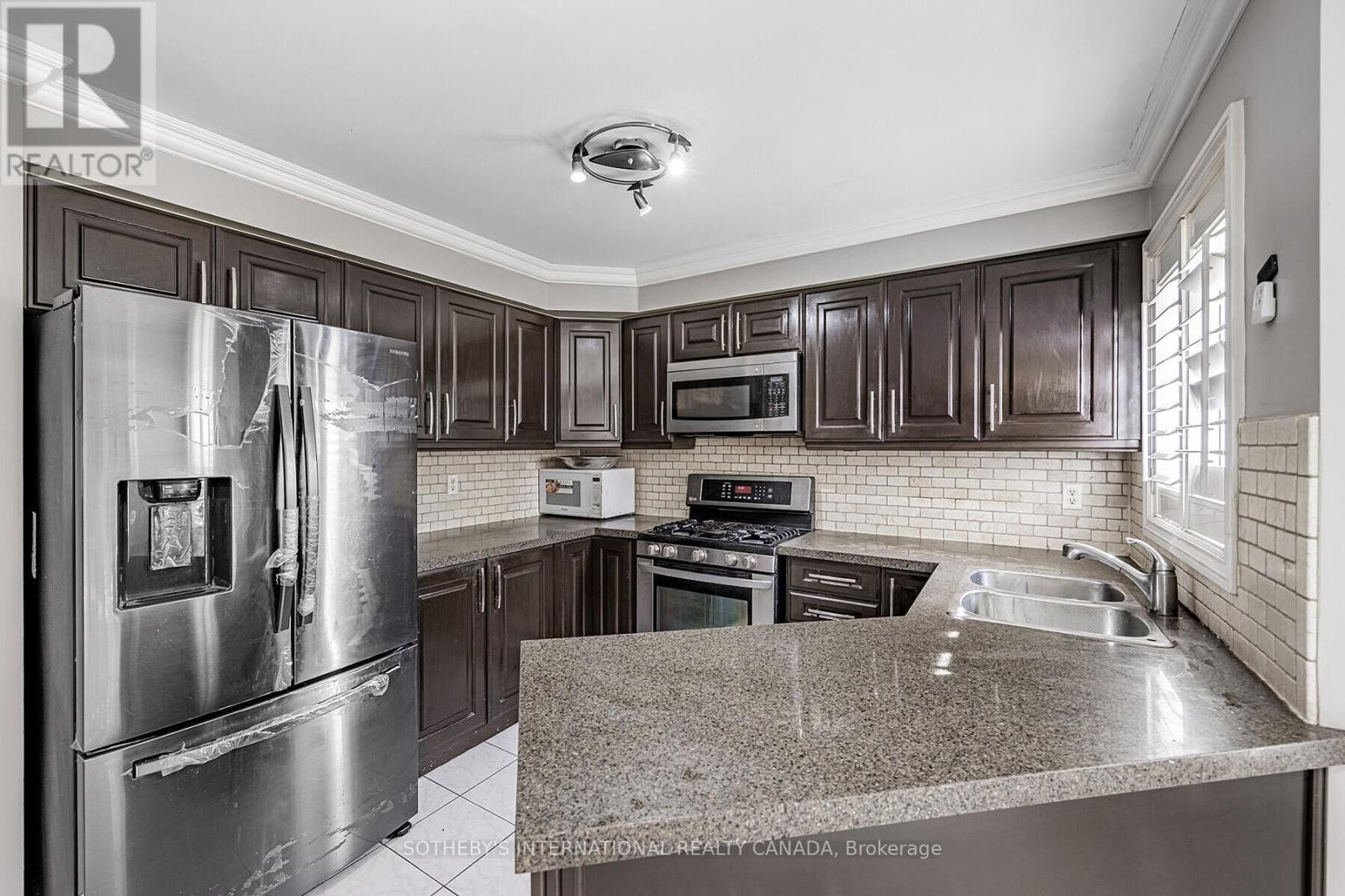 Upper - 5930 Bassinger Place, Mississauga, Ontario  L5M 6K5 - Photo 11 - W12449834