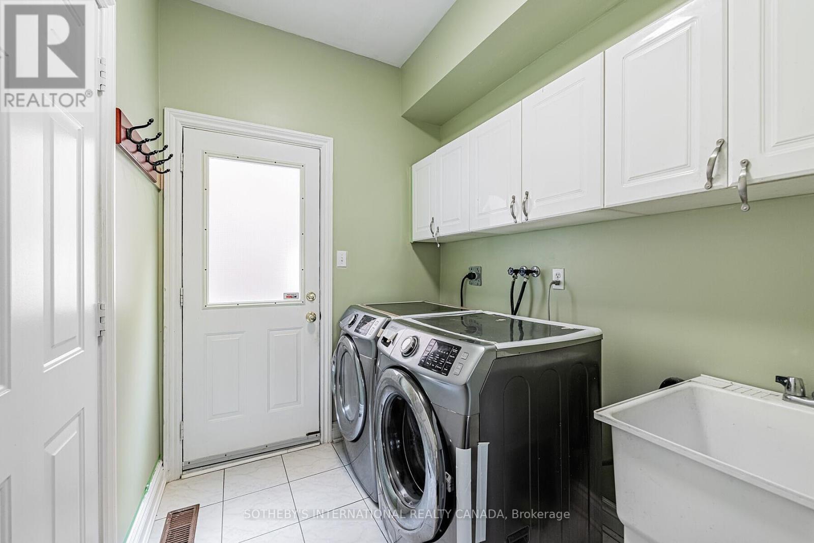 Upper - 5930 Bassinger Place, Mississauga, Ontario  L5M 6K5 - Photo 15 - W12449834