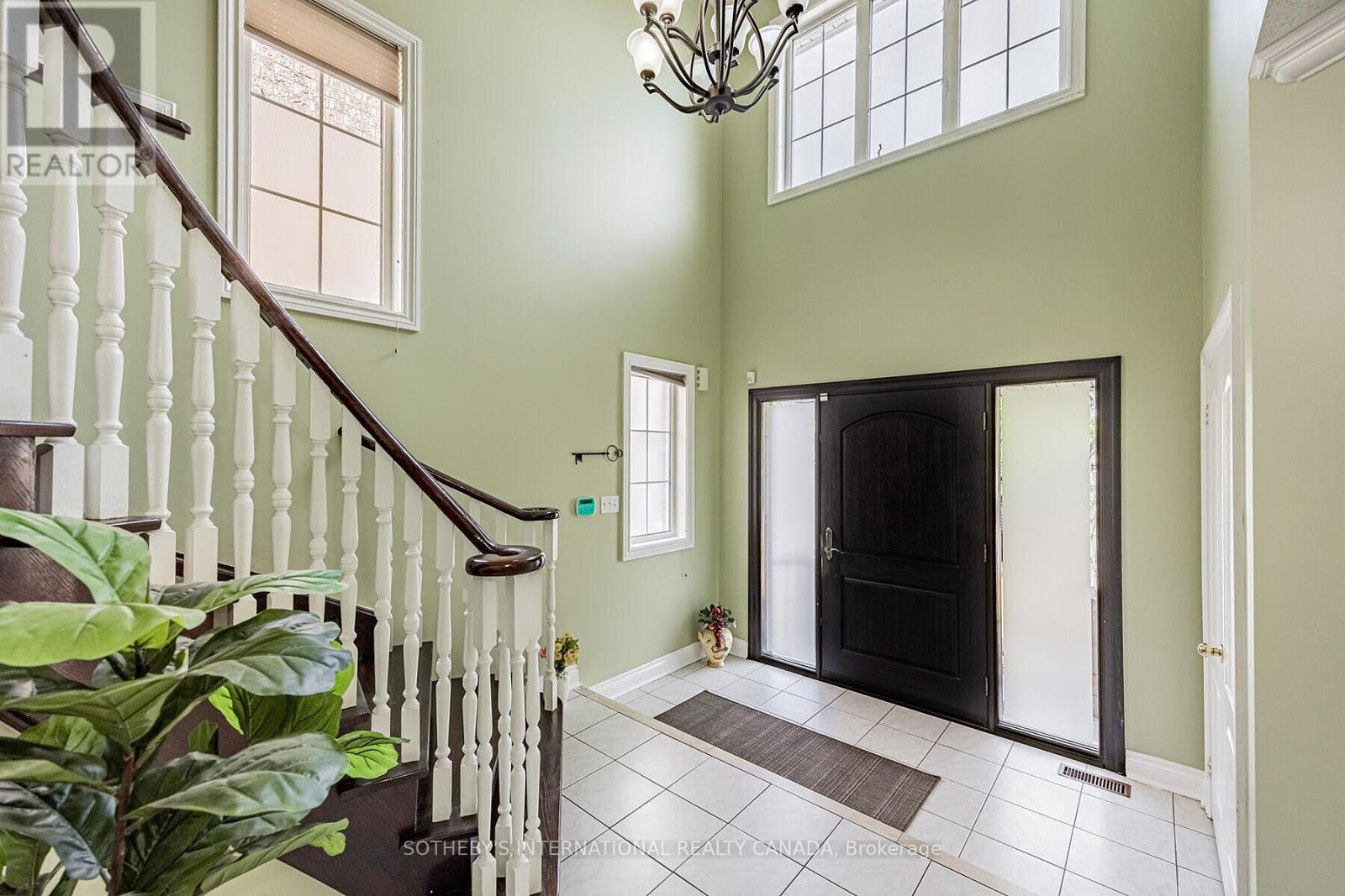 5930 Bassinger Place, Mississauga, Ontario  L5M 6K5 - Photo 4 - W12451295