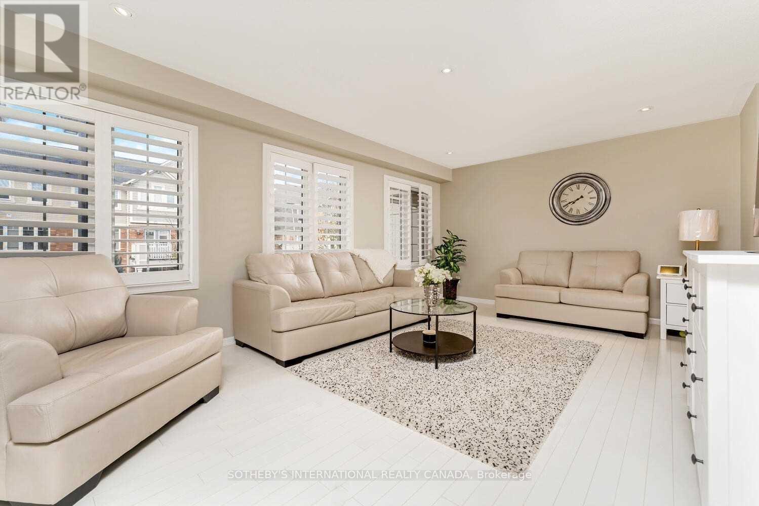 937 Brassard Circle, Milton, Ontario  L9T 8E2 - Photo 4 - W12457508