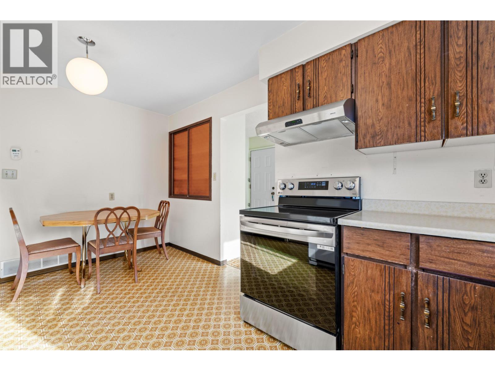 1006 Hendecourt Road, North Vancouver, British Columbia  V7K 2W9 - Photo 4 - R3066104