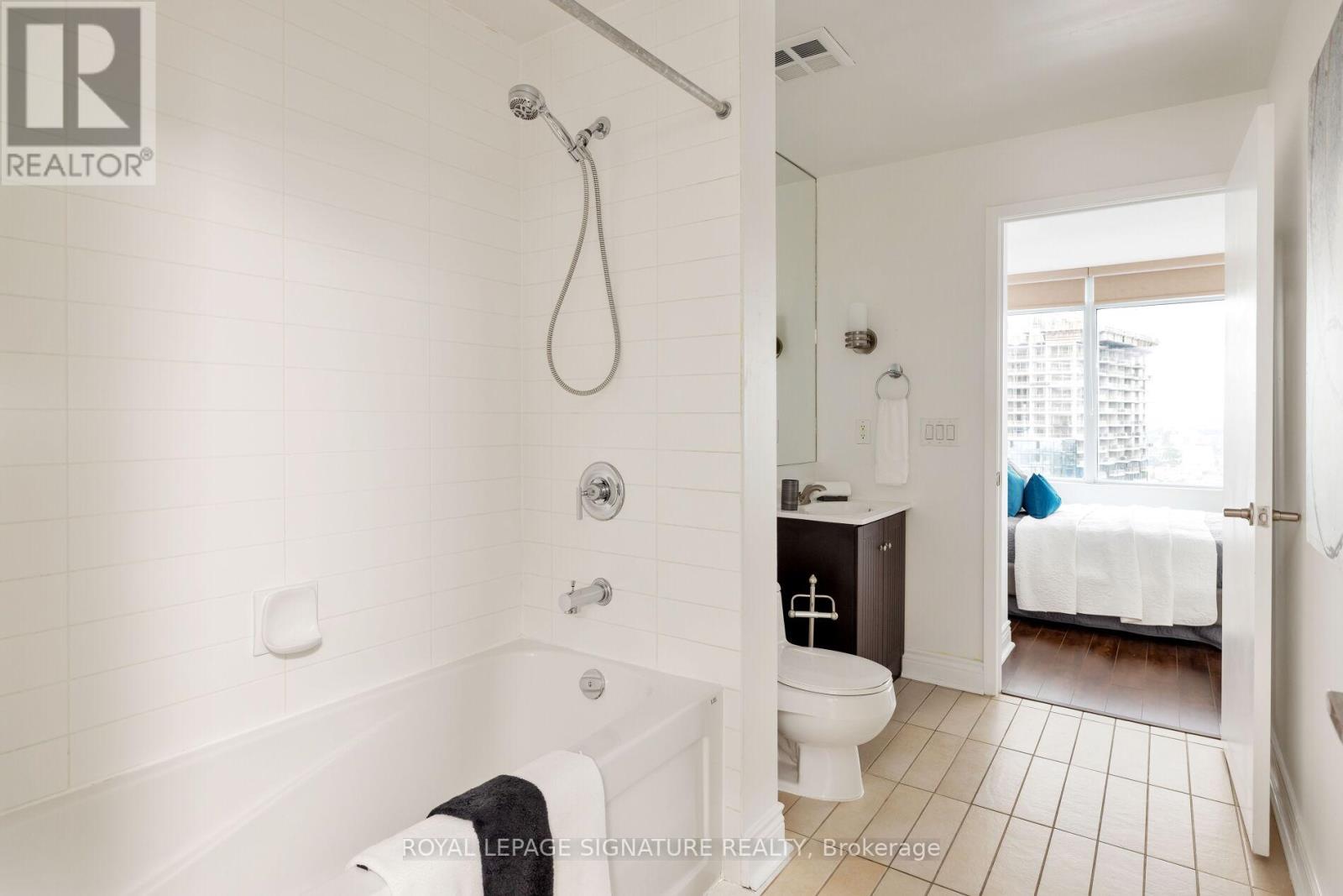 5311 - 25 Telegram Mews, Toronto, Ontario  M5V 3Z1 - Photo 13 - C12530192