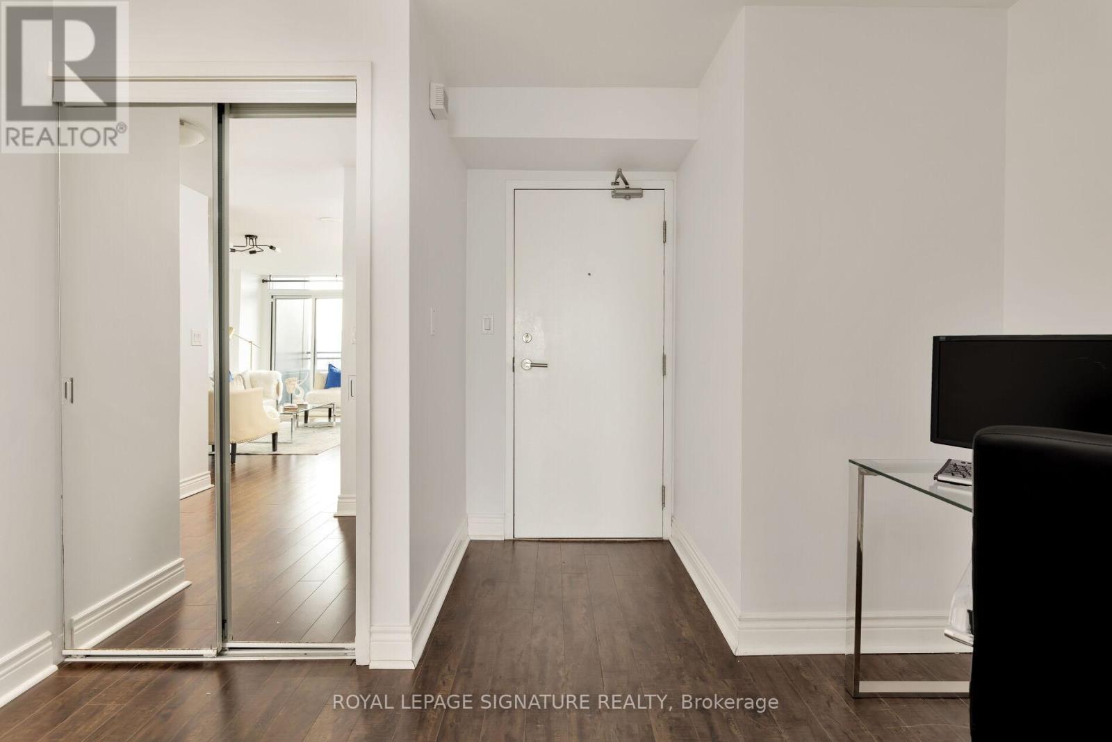 5311 - 25 Telegram Mews, Toronto, Ontario  M5V 3Z1 - Photo 2 - C12530192