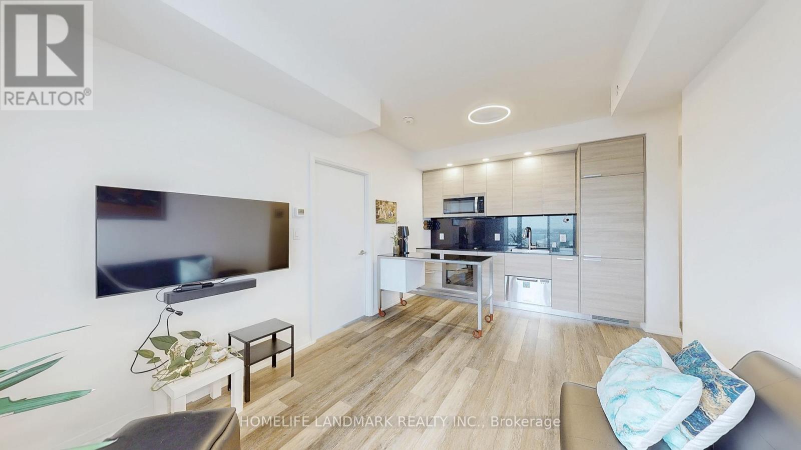 10 - 75 CANTERBURY PLACE, Toronto, Ontario