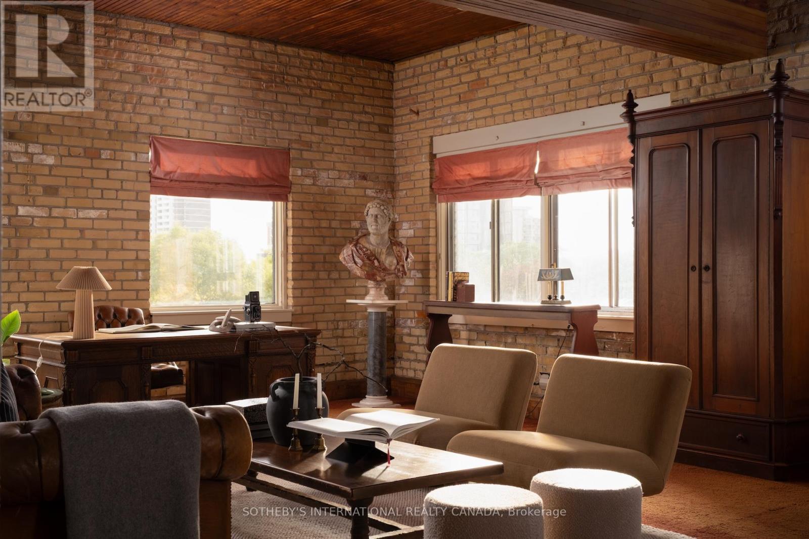 18 Gloucester Lane, Toronto, Ontario  M4Y 1L5 - Photo 3 - C12530256