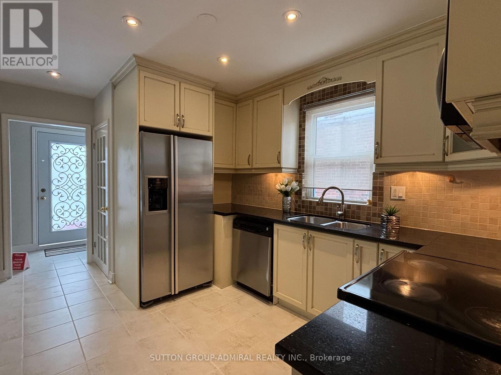 138 Poyntz Avenue, Toronto, Ontario  M2N 1J4 - Photo 2 - C12530268