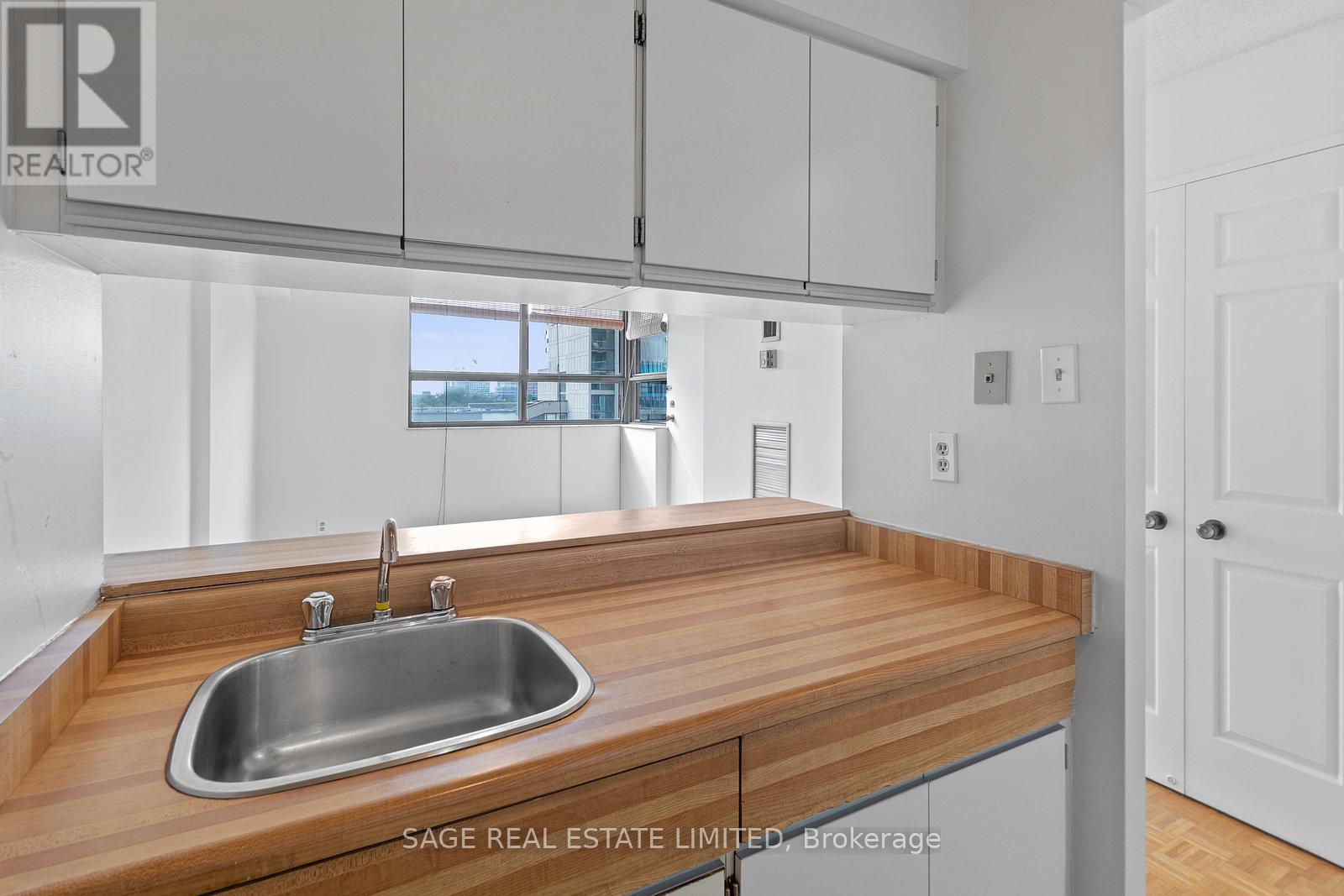 714 - 80 St. Patrick Street, Toronto, Ontario  M5T 2X6 - Photo 4 - C12530412